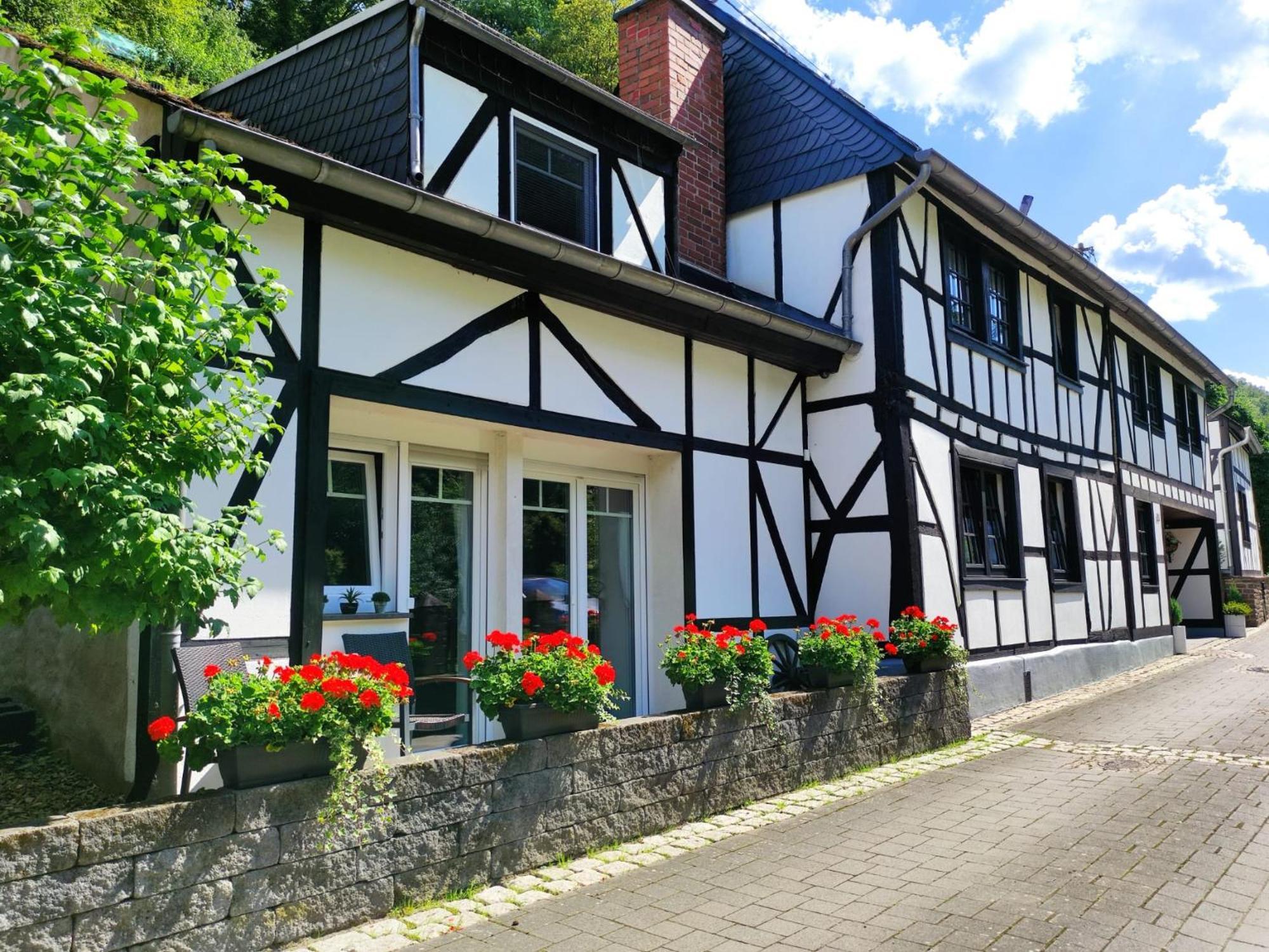 Ferienwohnung 'Unter Der Burg' Brodenbach Esterno foto